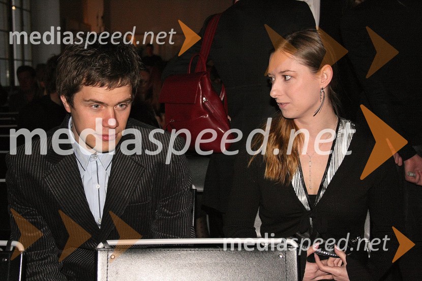 Vasja Jager, novinar Večera in prejemnik novinarske nagrade in Mojca Zorko, novinarka Dnevnika in prejemnica novinarske nagradePodelitev novinarskih nagrad Društva novinarjev Slovenije