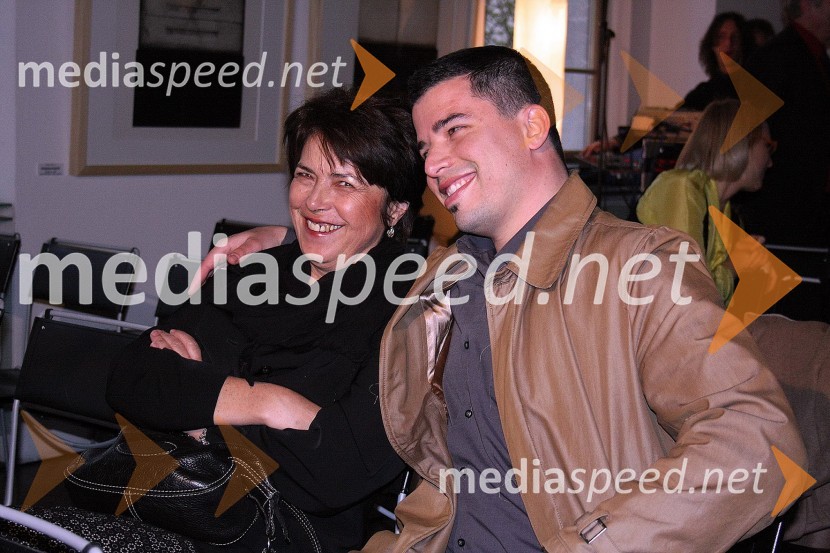 Tit Košir, fotograf Večera in prejemnik novinarske nagrade z mamoPodelitev novinarskih nagrad Društva novinarjev Slovenije