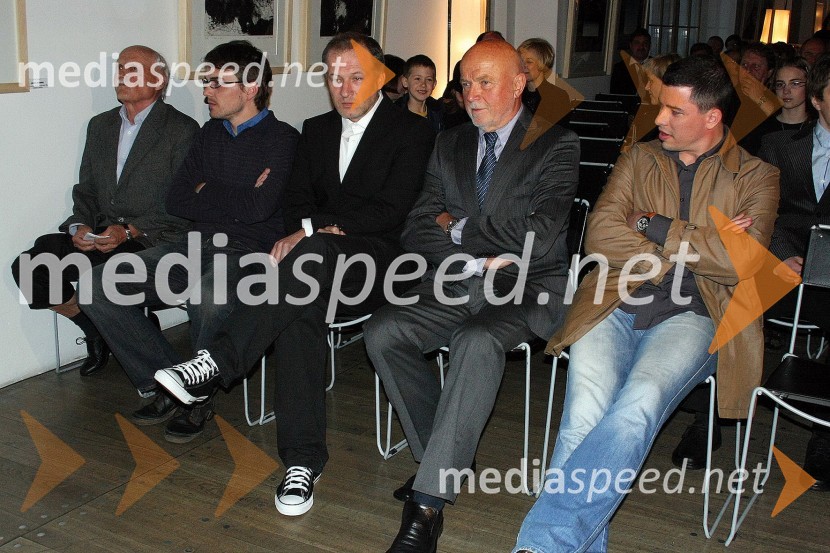 Jože Pogačnik, novinar, urednik in komentator Dnevnika in prejemnik lanske novinarske nagrade za življenjsko delo, Matej Povše, fotoreporter Dnevnika in prejemnik novinarske nagrade, Ali Žerdin, urednik Dnevnikove edicije Objektiv in prejemnik novinarske nagrade, Joco Žnidaršič, fotoreporter in urednik fotografije dnevnika Delo in prejemnik novinarske nagrade za življenjsko delo in Tit Košir, fotograf Večera in prejemnik novinarske nagradePodelitev novinarskih nagrad Društva novinarjev Slovenije