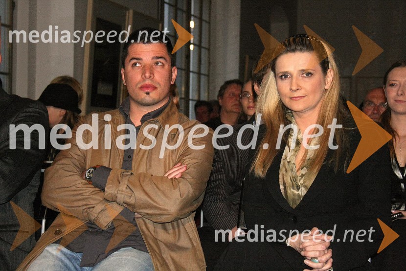 Tit Košir, fotograf Večera in prejemnik novinarske nagrade in Tanja Gobec, novinarka TV Slovenija in prejemnica novinarske nagradePodelitev novinarskih nagrad Društva novinarjev Slovenije