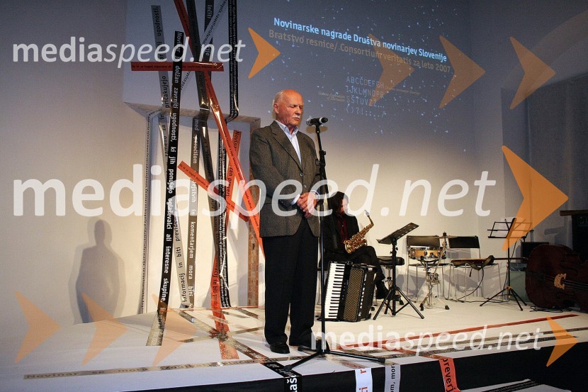Jože Pogačnik, novinar, urednik in komentator Dnevnika in prejemnik lanske novinarske nagrade za življenjsko deloPodelitev novinarskih nagrad Društva novinarjev Slovenije