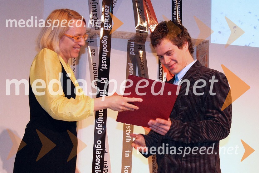 Tanja Starič, Žurnal24 in Vasja Jager, novinar Večera in prejemnik novinarske nagradePodelitev novinarskih nagrad Društva novinarjev Slovenije