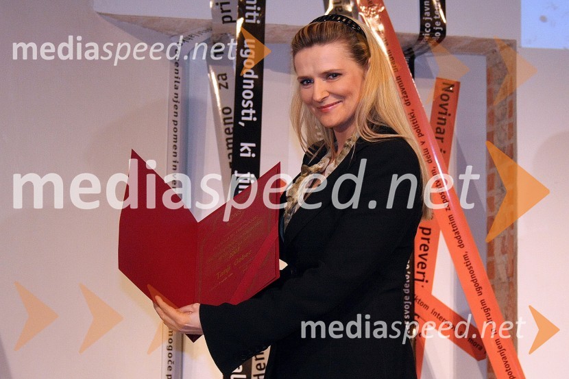 Tanja Gobec, novinarka TV Slovenija in prejemnica novinarske nagradePodelitev novinarskih nagrad Društva novinarjev Slovenije
