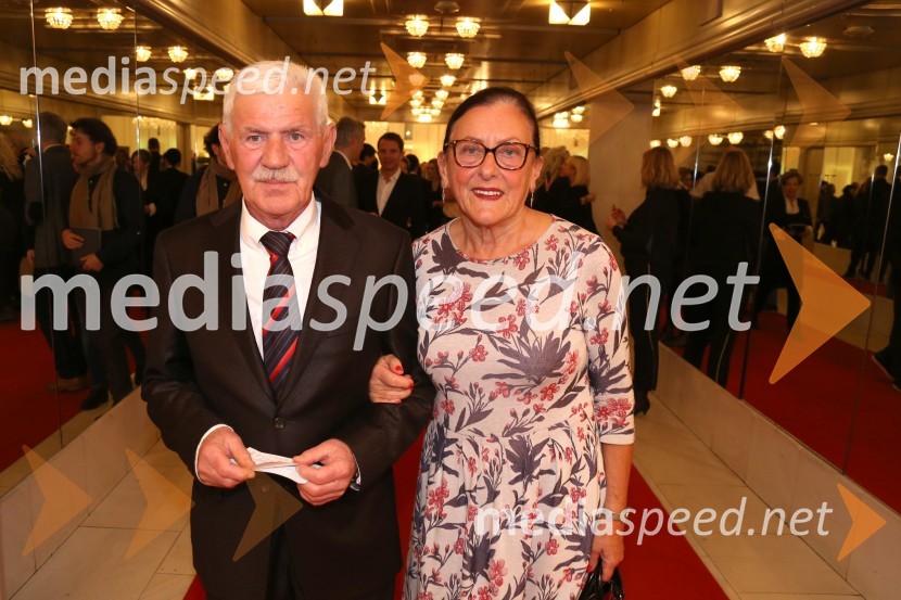  Branko Bezjak, nekdanji direktor, Swaty;  Dunja BezjakSamomorilec, premiera predstave