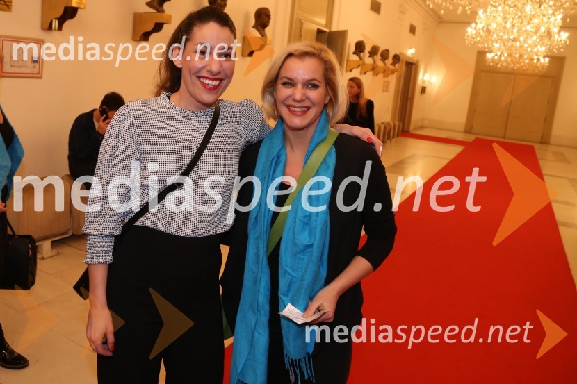  Minca Lorenci, igralka;  Karin Komljanec, igralkaSamomorilec, premiera predstave