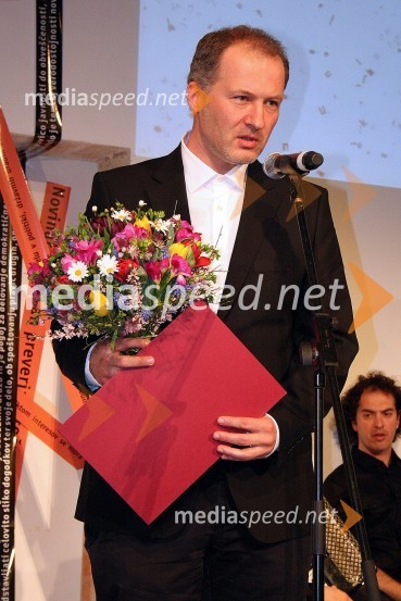 Ali Žerdin, urednik Dnevnikove edicije Objektiv in prejemnik novinarske nagradePodelitev novinarskih nagrad Društva novinarjev Slovenije