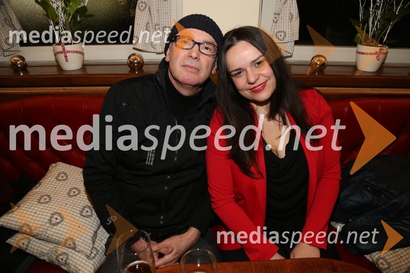  Miran Mežnar, predsednik društva Totifoto;  Maja Fabijan, slikarkaKoncert Tilena Pusarja v lokalu Plac kafe