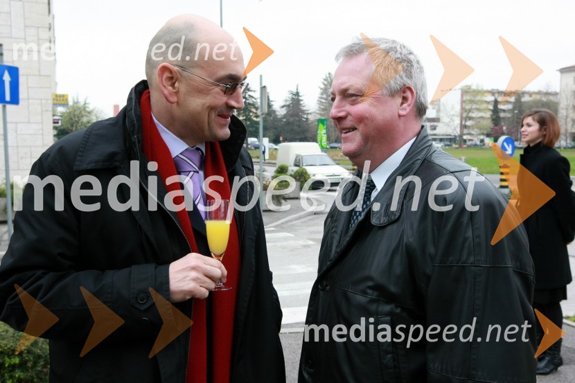 Dr. Draško Veselinovič, predsednik uprave Deželne banke Slovenije d.d. in Jožef Berdnik, direktor Kapitalske zadruge z. b. o.Otvoritev poslovne enote Deželne banke Slovenije v Novi Gorici