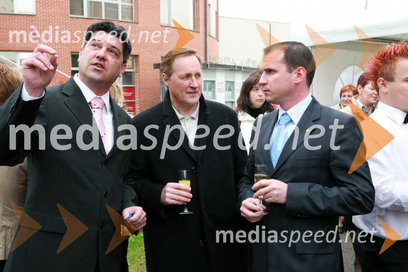 Bojan Hrovat, direktor PE Nova Gorica, KD Življenje, Žarko Stanič, zastopnik Adriatic Slovenica, Neven Cvijanovič, direktor PE Nova Gorica, Adriatic Slovenica 
Otvoritev poslovne enote Deželne banke Slovenije v Novi Gorici