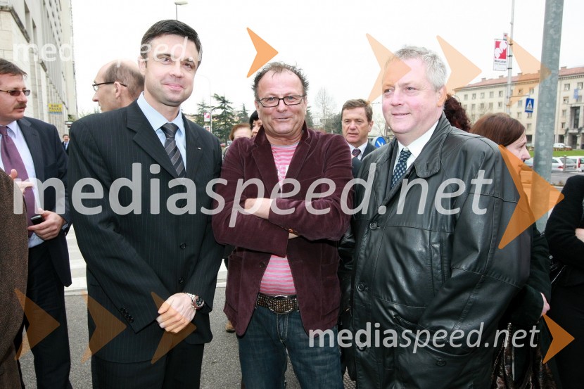 Mag. Štefan Belingar, član uprave Deželne banke Slovenije d.d., Davorin Vidmar, direktor SIP d. o. o. in Jožef Berdnik, direktor Kapitalske zadruge z. b. o.Otvoritev poslovne enote Deželne banke Slovenije v Novi Gorici