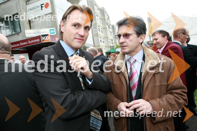 Stanko Gaberc, izvršni direktor Področja poslovne mreže Deželne banke Slovenije d.d. in Franci Križan, direktor Hotelirstvo in turizem HIT d.d.
Otvoritev poslovne enote Deželne banke Slovenije v Novi Gorici