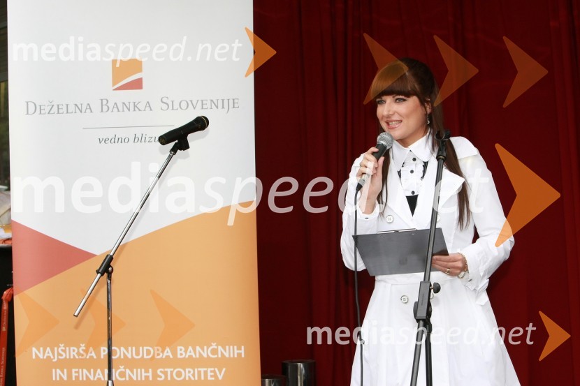 Jasna Kuljaj, povezovalka prireditve in TV voditeljicaOtvoritev poslovne enote Deželne banke Slovenije v Novi Gorici