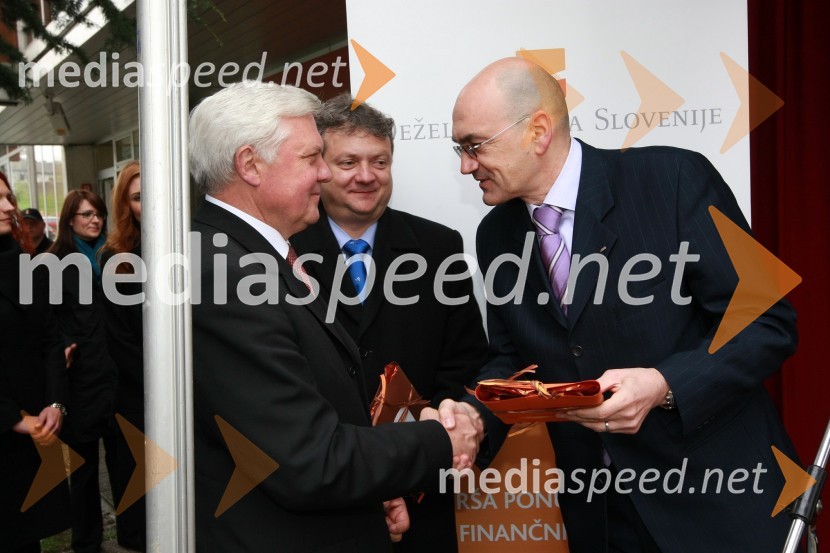 Mirko Brulc, župan občine Nova Gorica, Iztok Jarc, minister za kmetijstvo, gozdarstvo in prehrano RS in dr. Draško Veselinovič, predsednik uprave Deželne banke Slovenije d.d.Otvoritev poslovne enote Deželne banke Slovenije v Novi Gorici