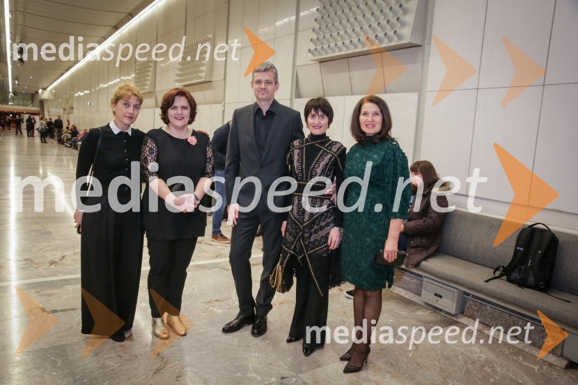  Barbara Hieng Samobor, direktorica MGL;  Uršula Cetinski, generalna direktorica, Cankarjev dom; mag. Tomaž  Berločnik, predsednik uprave Petrol d.d.;  Maja Dokl Beročnik; mag. Breda Pečovnik, direktorica kongresno komercialne dejavnosti Cankarjev domPohujšanje v dolini šentflorjanski, premiera predstave