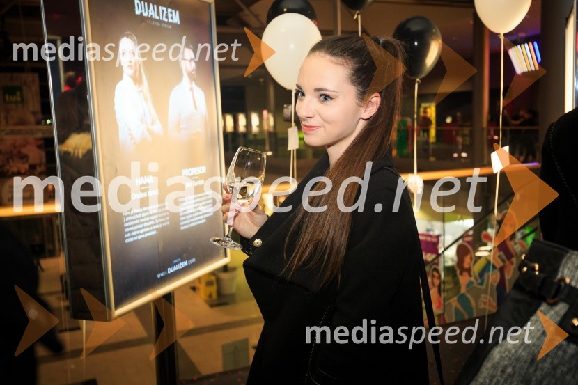  Klara Jazbec, pevkaDualizem, predpremiera Spletne serije