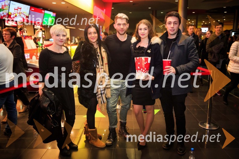  Petra Rupnik, odgovorna urednica časopisa Novice Svet24;  Nadja  Martinčič;  Klemen Bunderla, radijski voditelj, radio Aktual;  Saša Lešnjek, pevka, igralka;  Alex Volasko, pevecDualizem, predpremiera Spletne serije
