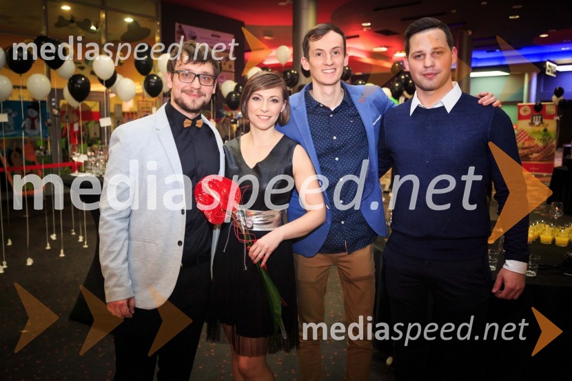  Nejc  Jezernik, direktor izbora igralcev;  Laura  Gričar, producentka;  Tomaž Krajnc, scenarist in režiser;  Igor Pečoler, direktor fotografijeDualizem, predpremiera Spletne serije
