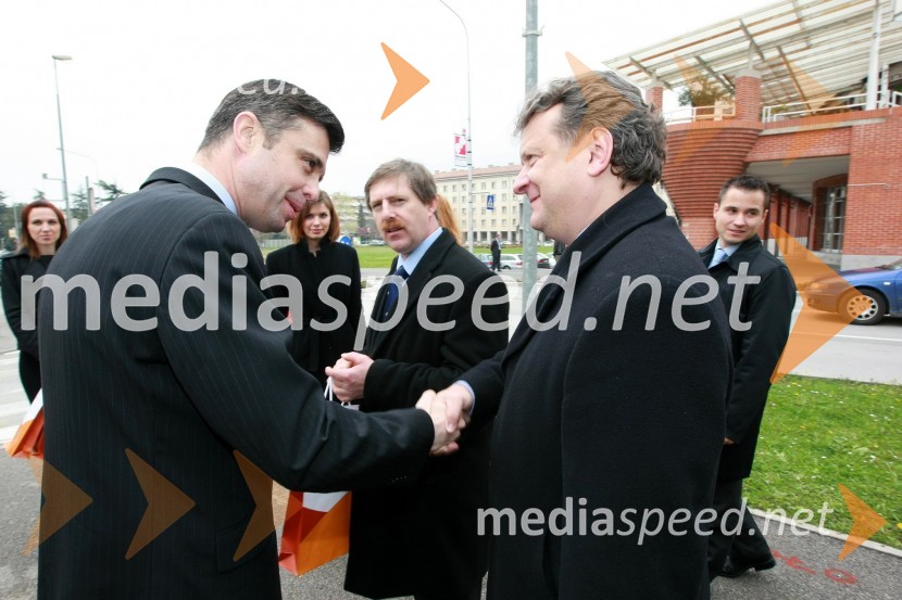 Mag. Štefan Belingar, član uprave Deželne banke Slovenije d.d in Iztok Jarc, minister za kmetijstvo, gozdarstvo in prehrano RSOtvoritev poslovne enote Deželne banke Slovenije v Novi Gorici