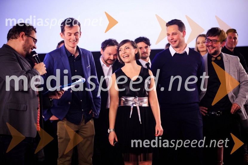  Sašo Stare, stand up komik;  Tomaž Krajnc, scenarist in režiser;  Laura  Gričar, producentka;  Igor Pečoler, direktor fotografije;  Nejc  Jezernik, direktor izbora igralcevDualizem, predpremiera Spletne serije