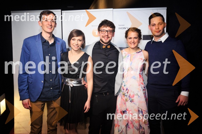  Tomaž Krajnc, scenarist in režiser;  Laura  Gričar, producentka;  Nejc  Jezernik, direktor izbora igralcev;  Neža Strenčan, pevka;  Igor Pečoler, direktor fotografijeDualizem, predpremiera Spletne serije