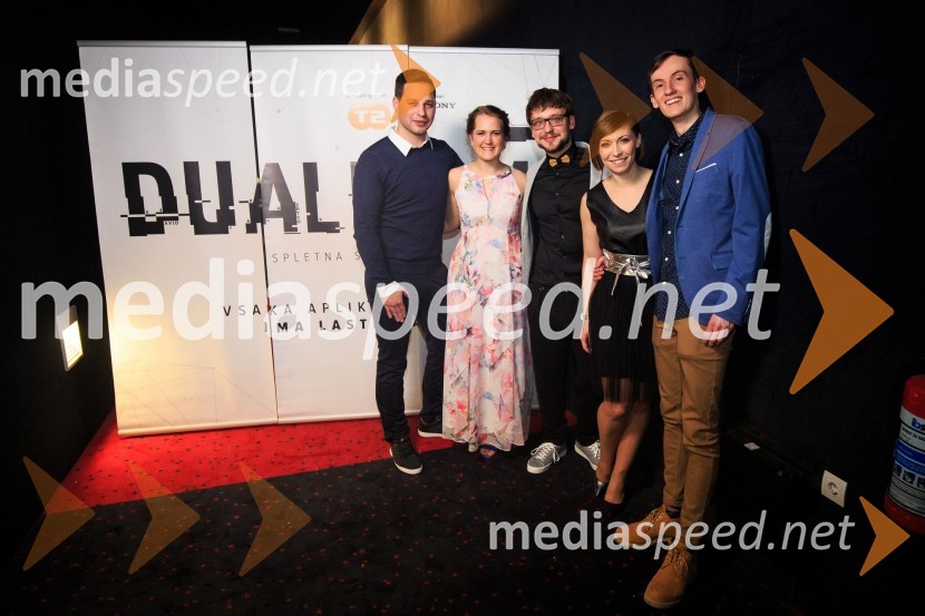  Igor Pečoler, direktor fotografije;  Neža Strenčan, pevka;  Nejc  Jezernik, direktor izbora igralcev;  Laura  Gričar, producentka;  Tomaž Krajnc, scenarist in režiserDualizem, predpremiera Spletne serije