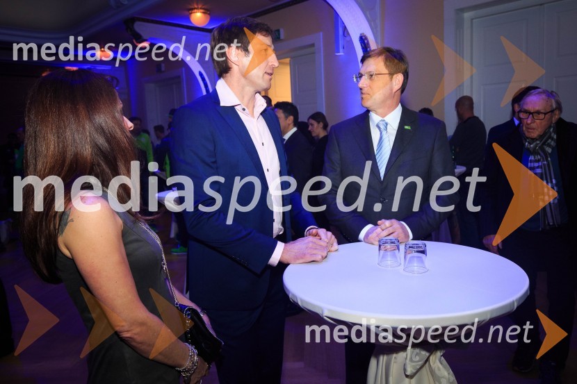  Petra Čop;  Iztok Čop, nekdanji veslač, podpredsednik Olimpijskega komiteja Slovenije; prof. dr. Miro Cerar, predsednik Vlade Republike SlovenijePredstavitev slovenske olimpijske reprezentance - Pjongčang 2018