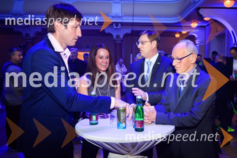  Iztok Čop, nekdanji veslač, podpredsednik Olimpijskega komiteja Slovenije;  Petra Čop; prof. dr. Miro Cerar, predsednik Vlade Republike Slovenije;  ... Predstavitev slovenske olimpijske reprezentance - Pjongčang 2018