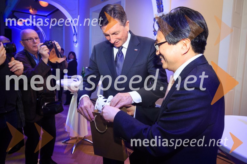  Borut Pahor, predsednik Republike Slovenije;  Šin  Dong Ik, veleposlanik Republike Koreje na DunajuPredstavitev slovenske olimpijske reprezentance - Pjongčang 2018