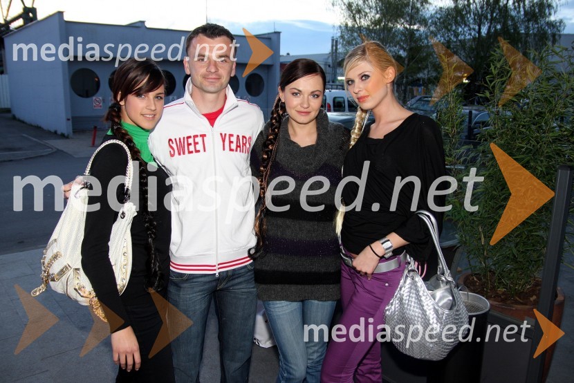 Brina Knaus, manekenka, Suad Filekovič, nogometaš, Iryna Osypenko, manekenka in Tjaša Vezjak, Miss turizma Slovenije 2007 in Miss turizma Sveta 2007Modna revija znamke Sweet years v Bowling Centru Strike