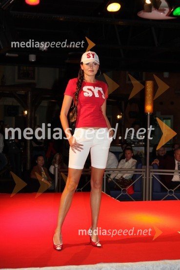 Iryna Osypenko, manekenkaModna revija znamke Sweet years v Bowling Centru Strike