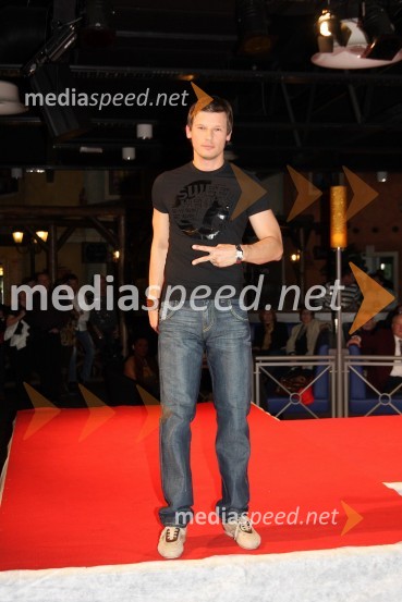 Jurij Bradač, manekenModna revija znamke Sweet years v Bowling Centru Strike