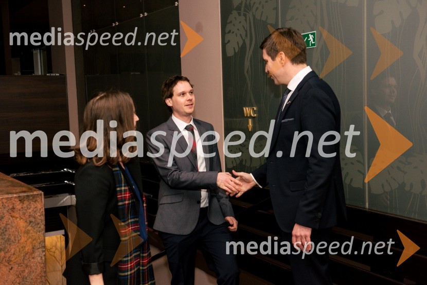  Klavdija Holc;  Jernej Vidmar;  Uroš  Križanec, predsednik Društva slovensko - škotskega prijateljstvaBurns-Prešeren night