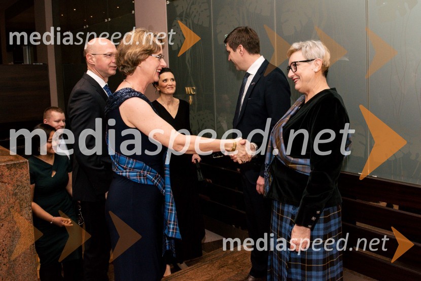  Ursula Szabo, predsednica SILA IWCL;  Majda Debevc, The Keeper of the quaichBurns-Prešeren night