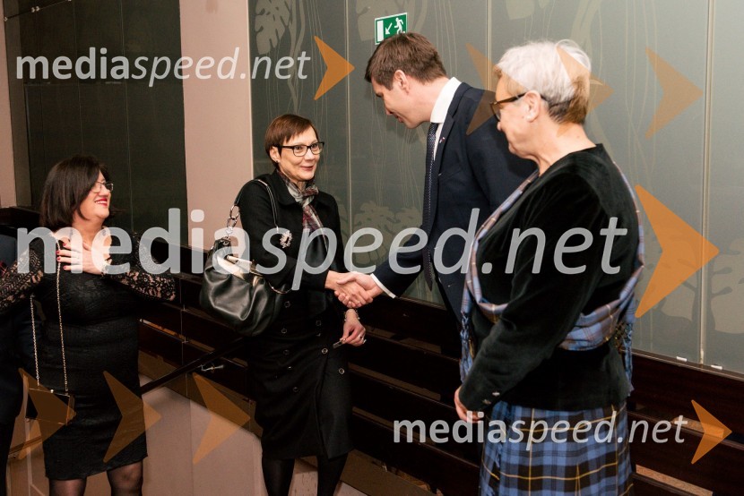  Romana Razgor, Ekskluzivna darila;  Vlasta Jurečič, A Banka;  Uroš  Križanec, predsednik Društva slovensko - škotskega prijateljstva;  Majda Debevc, The Keeper of the quaichBurns-Prešeren night