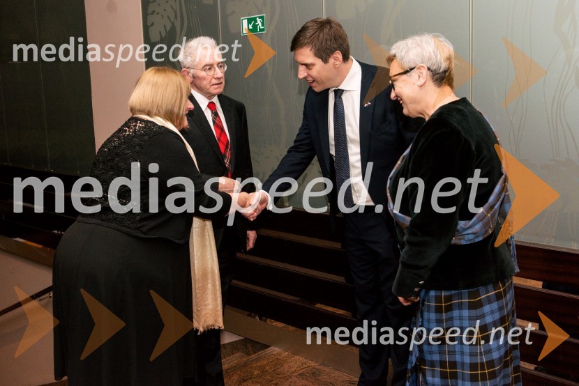  Rosalind Stark;  ... ;  Uroš  Križanec, predsednik Društva slovensko - škotskega prijateljstva;  Majda Debevc, The Keeper of the quaichBurns-Prešeren night