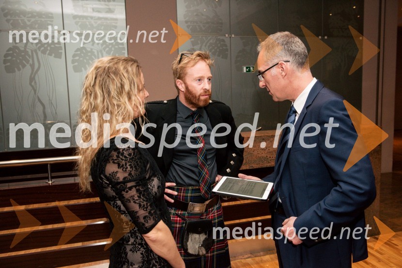  Nikola Stewart;  Ian  Stewart;  Igor Evgen Bergant, novinar in TV voditeljBurns-Prešeren night