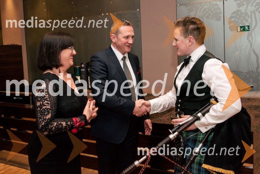  Romana Razgor, Ekskluzivna darila;  Igor Razgor, Ekskluzivna darila;  Keir  Brown, dudarBurns-Prešeren night