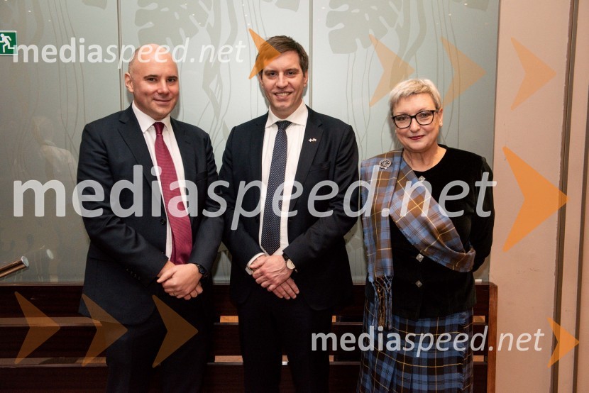  Paul Jančar, namestnik Britanske veleposlanice;  Uroš  Križanec, predsednik Društva slovensko - škotskega prijateljstva;  Majda Debevc, The Keeper of the quaichBurns-Prešeren night