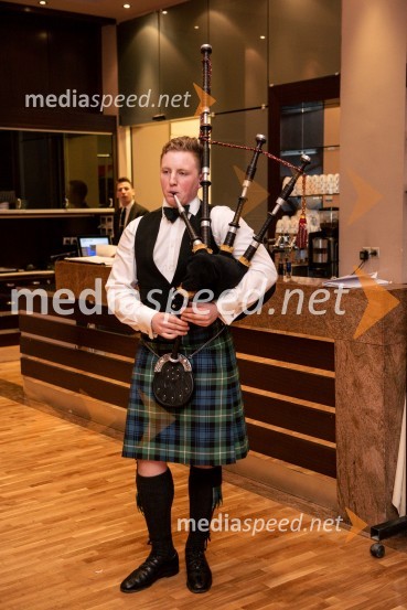  Keir  Brown, dudarBurns-Prešeren night