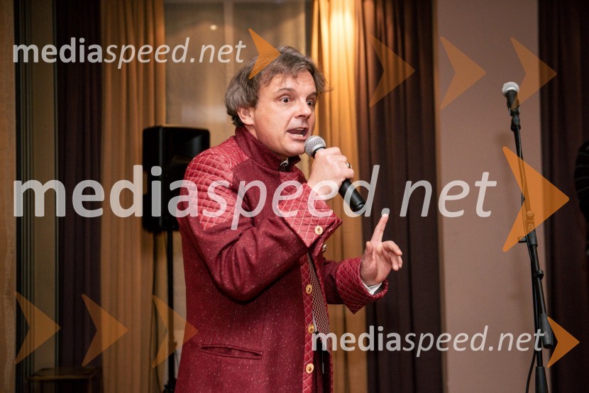 dr. Igor Saksida, univerzitetni profesor, predavatelj mladinske književnosti in književne didaktikeBurns-Prešeren night