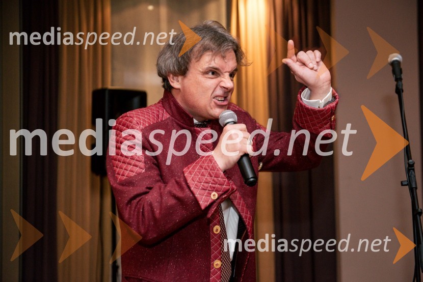 dr. Igor Saksida, univerzitetni profesor, predavatelj mladinske književnosti in književne didaktikeBurns-Prešeren night