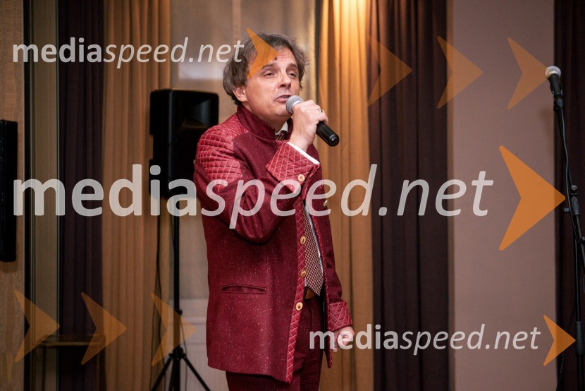 dr. Igor Saksida, univerzitetni profesor, predavatelj mladinske književnosti in književne didaktikeBurns-Prešeren night