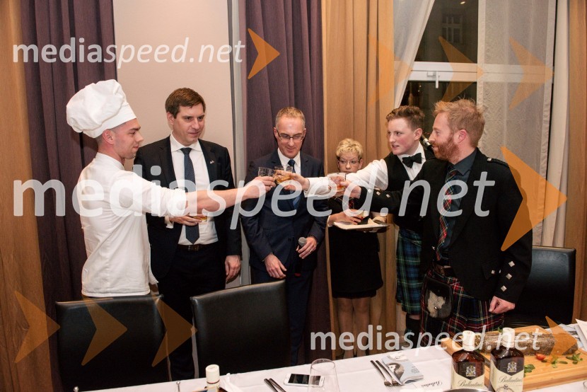  ... ;  Uroš  Križanec, predsednik Društva slovensko - škotskega prijateljstva;  Igor Evgen Bergant, novinar in TV voditelj;  Keir  Brown, dudar;  Ian  StewartBurns-Prešeren night