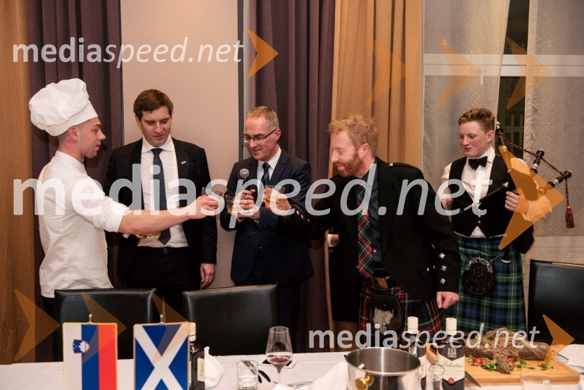  ... ;  Uroš  Križanec, predsednik Društva slovensko - škotskega prijateljstva;  Igor Evgen Bergant, novinar in TV voditelj;  Ian  Stewart;  Keir  Brown, dudarBurns-Prešeren night