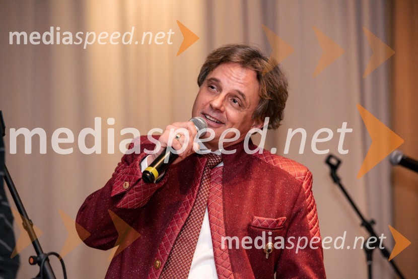 dr. Igor Saksida, univerzitetni profesor, predavatelj mladinske književnosti in književne didaktikeBurns-Prešeren night