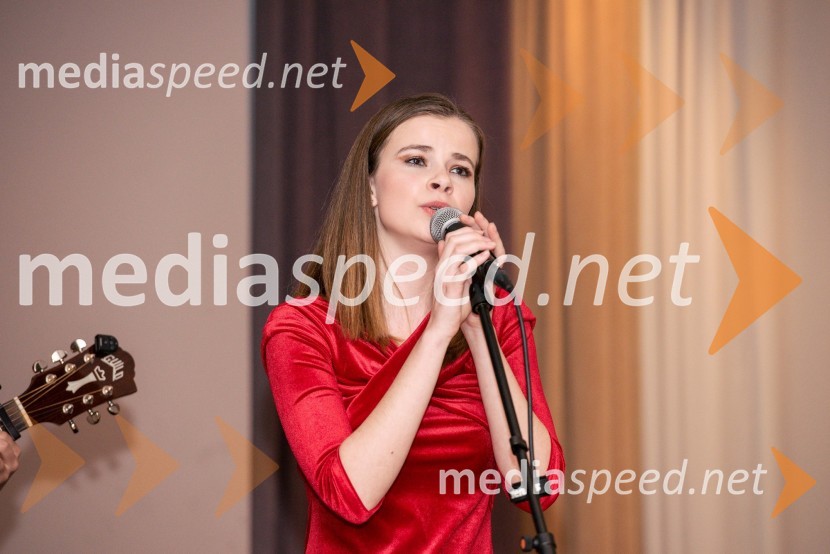  Nika  Zajc, pevkaBurns-Prešeren night