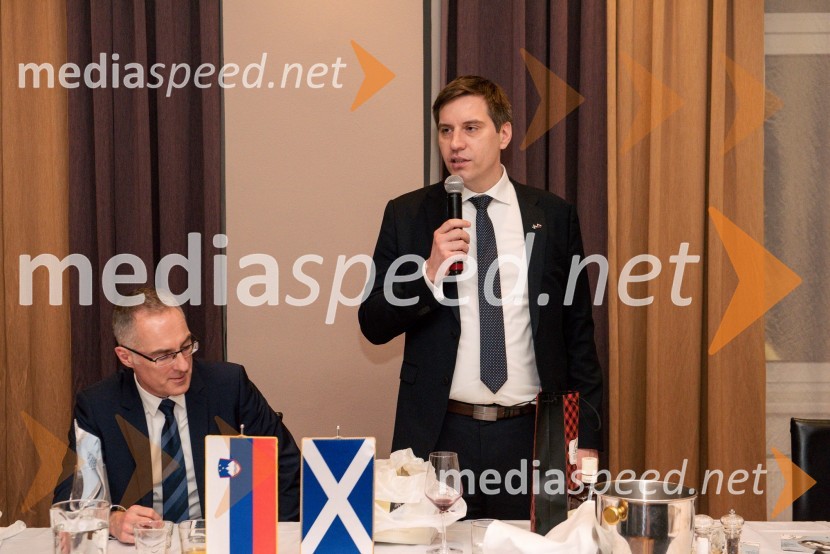  Igor Evgen Bergant, novinar in TV voditelj;  Uroš  Križanec, predsednik Društva slovensko - škotskega prijateljstvaBurns-Prešeren night