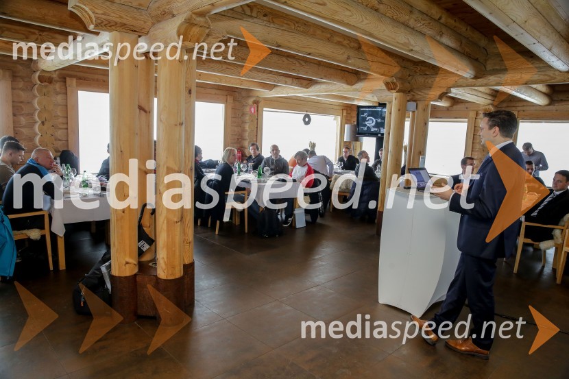 Audi A8, slovenska predstavitev