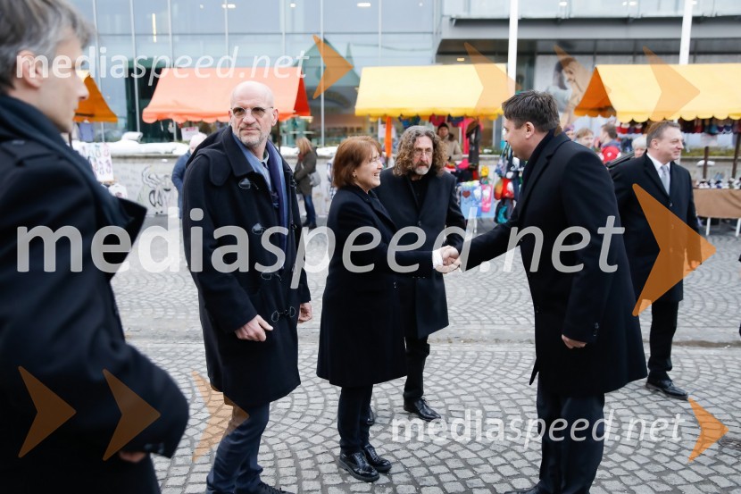  Marko Arnež, vodja Galerije Prešernovih nagrajencev;  ... ;  Boštjan Trilar, župan mestne občine KranjPrešernov smenj