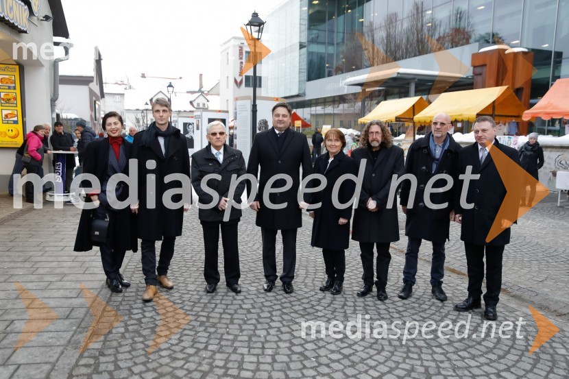 ... ;  Marko Brdar, direktor fotografije;  Anton Peršak, minister za kulturo;  Boštjan Trilar, župan mestne občine Kranj;  ... ;  Boris Gaberščik, fotograf;  ... ;  ... Prešernov smenj